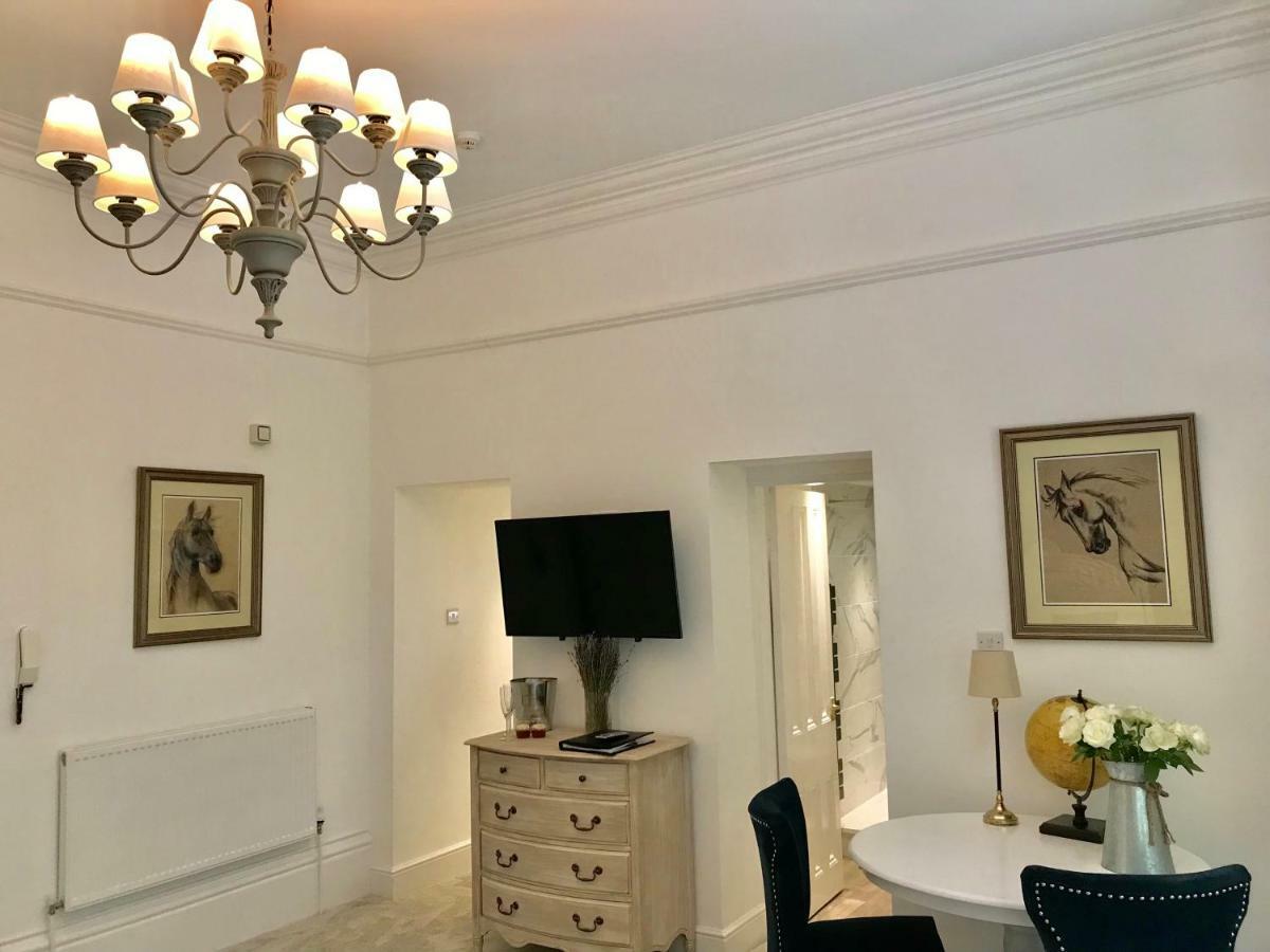 Ranmoor Serviced Apartments - The Courtyard Suite Sheffield Buitenkant foto